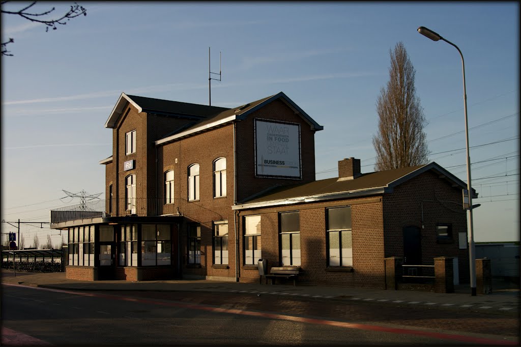 Station Kruiningen-Yerseke by Ria Overbeeke