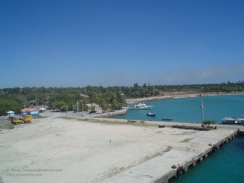 Harbor - wharf , Barahona by Gejszagoner