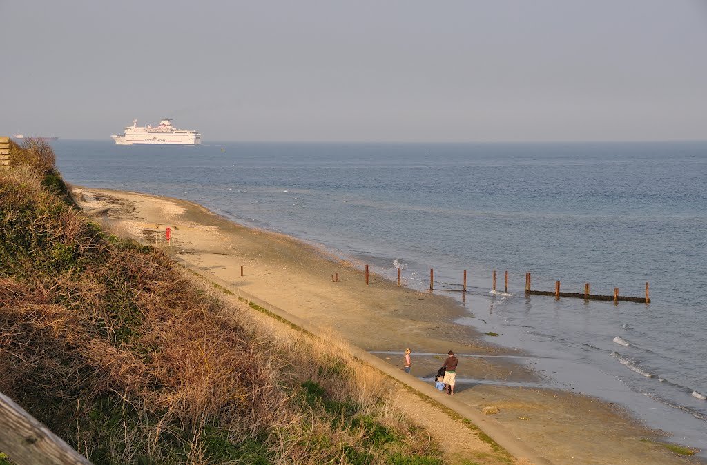 Bembridge : Sandy Beach by A Photographer