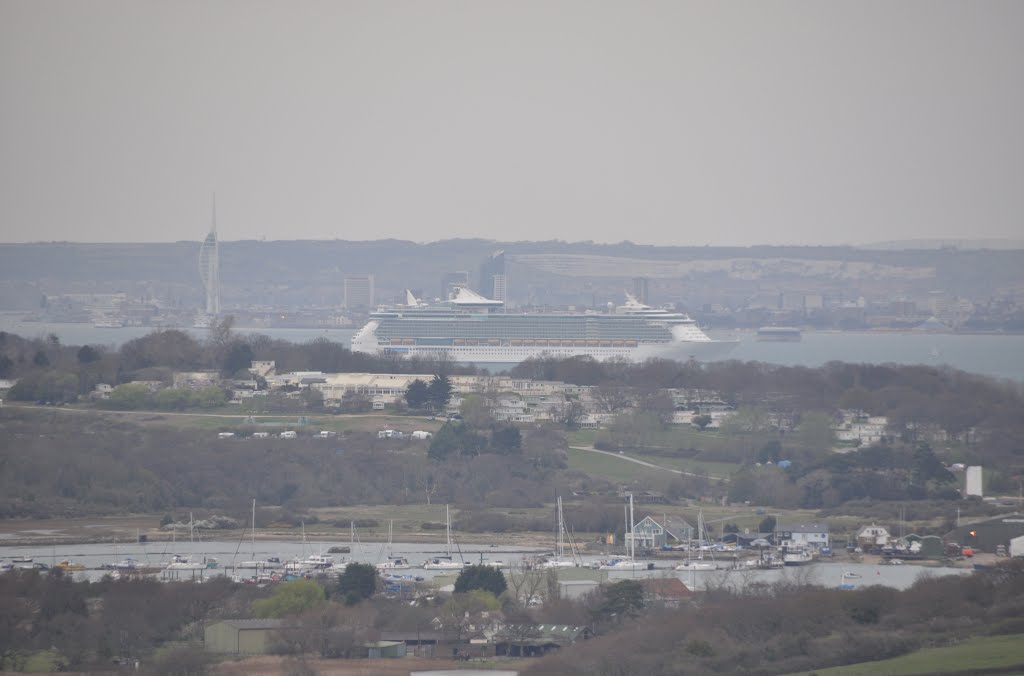 South Wight : Bembridge Marina & Cruise Ship by A Photographer