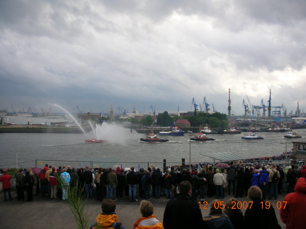 Hamburg Elbe Hafen 2 by celik2