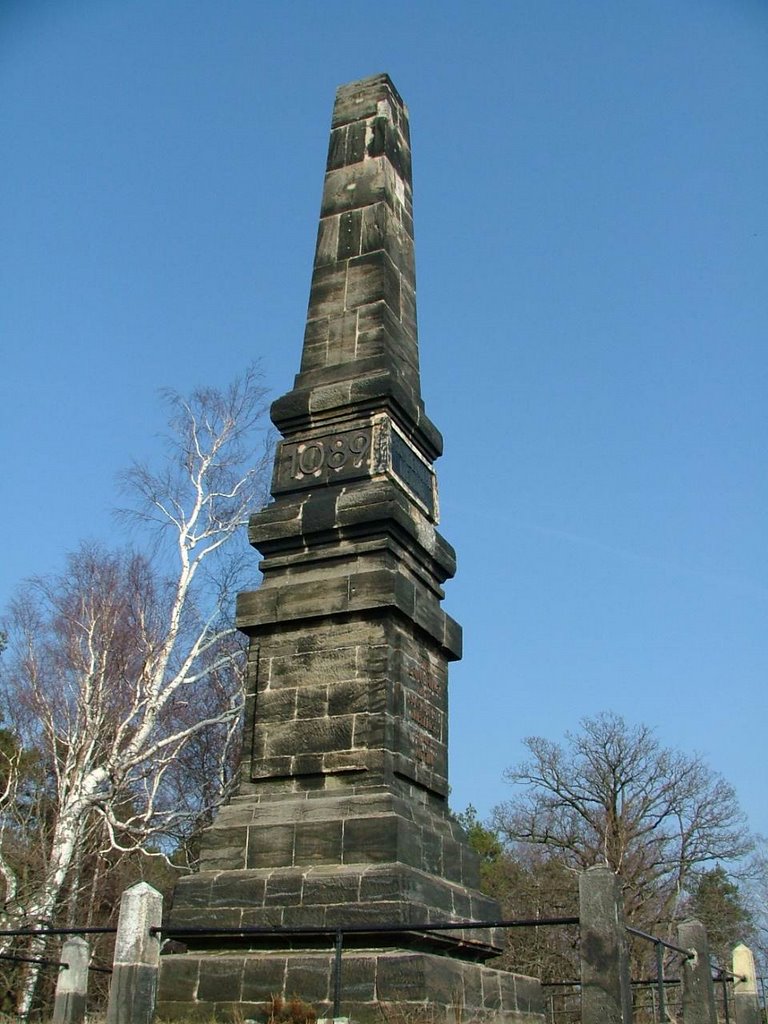 Obelisk auf dem Lilienstein by Till H. Kleinert