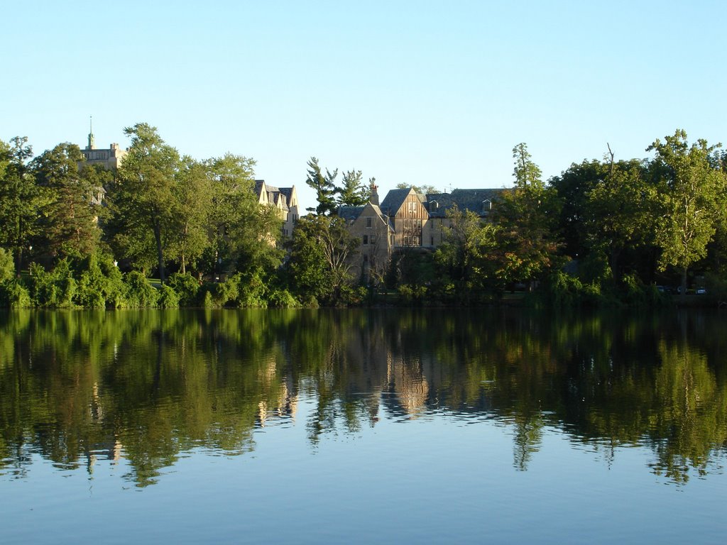 Lago Notre Dame by Carlos Gustavo Flores Gomez