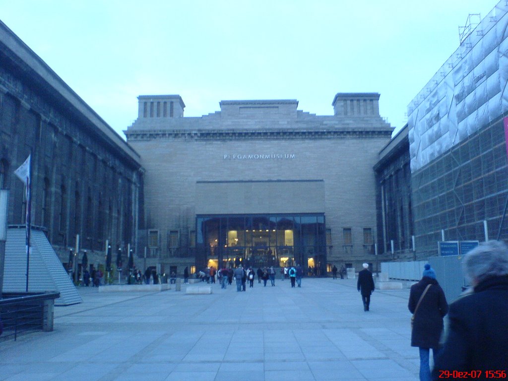 Pergamonmuseum am 29.12.2007 by Daniel Schütt