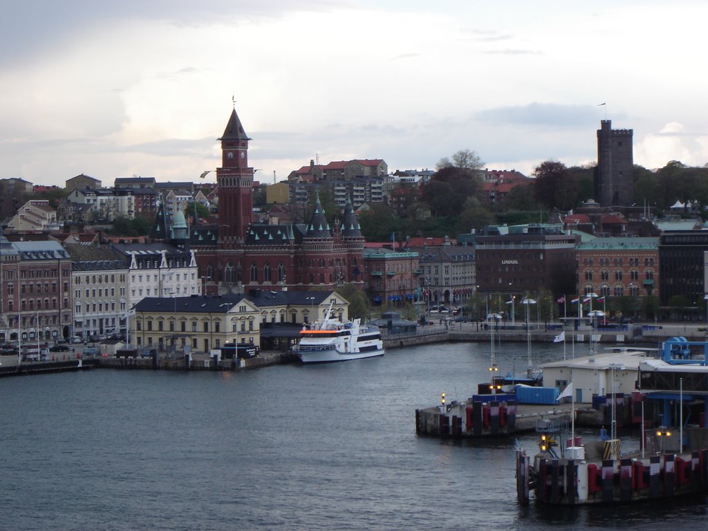 Harbour in Helsingborg by LeoDS