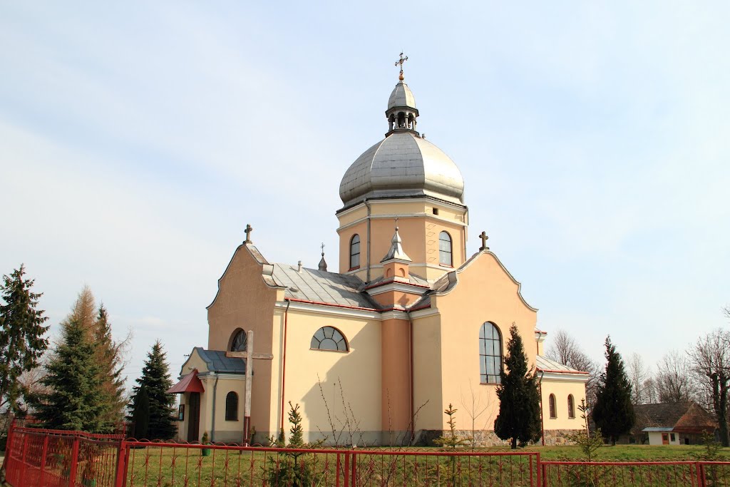 Kościół rzymskokatolicki pw. św. Antoniego w Cetuli . Dawniej cerkiew greckokatolicka pw. św. Michała Archanioła. by grzegorzd80