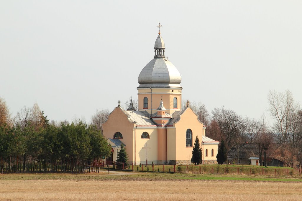 Kościół rzymskokatolicki pw. św. Antoniego w Cetuli . Dawniej cerkiew greckokatolicka pw. św. Michała Archanioła. by grzegorzd80