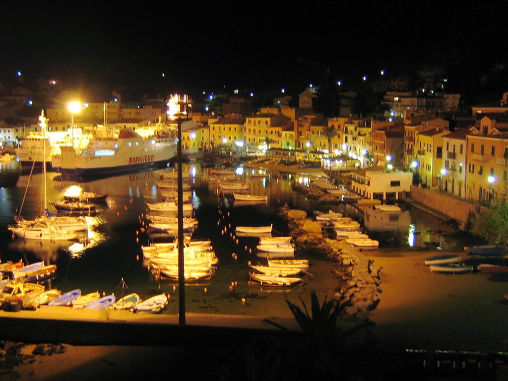 Giglio harbour by horstvries