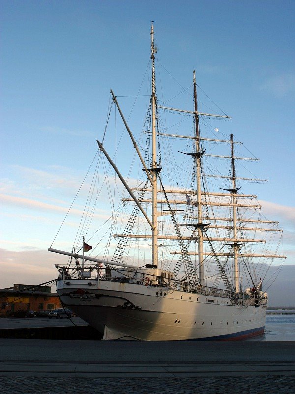 Die alte Gorch Fock by Jürgen Groppe