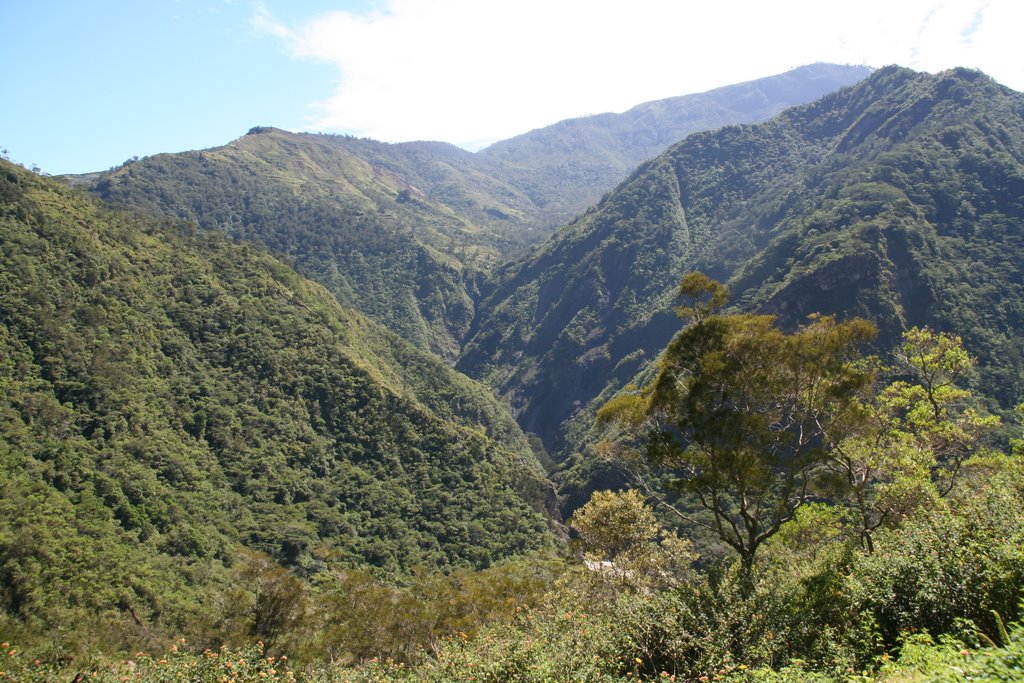 Montañas en el valle del Baliem by PituCuellar