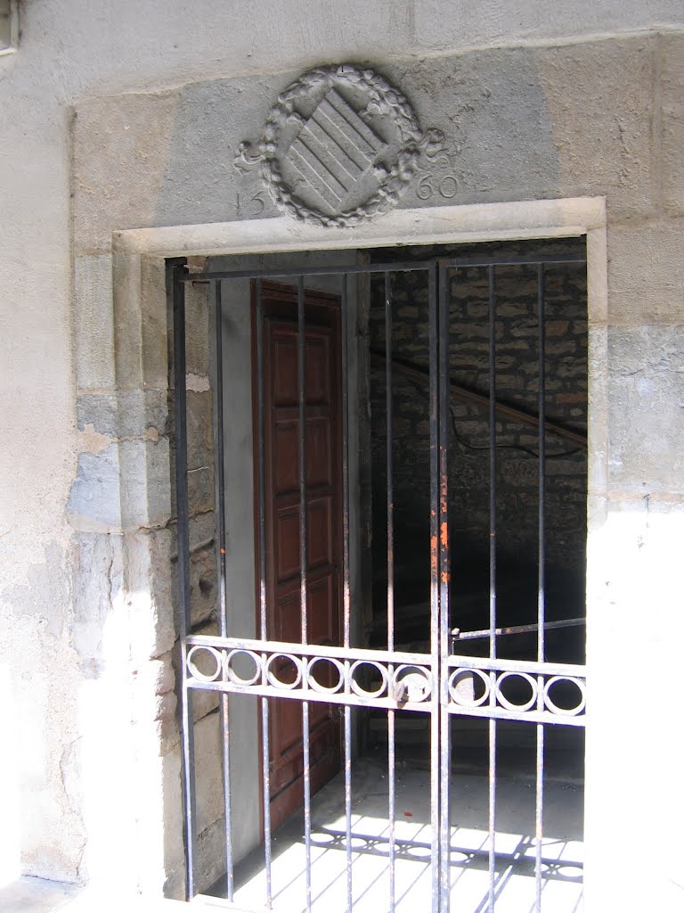 Besançon, Doubs - La cour intérieure de l'hôtel de Champagney by Duchet