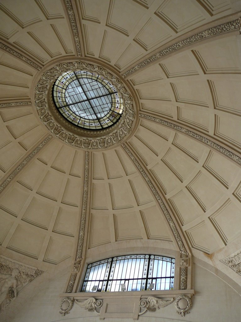 Intérieur de la gare de Limoges Bénédictins by Momox de Morteau