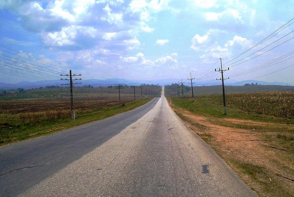 Trinidad - valle de Los Ingenios (carretera hacia Manaca Iznaga) by Eyanex