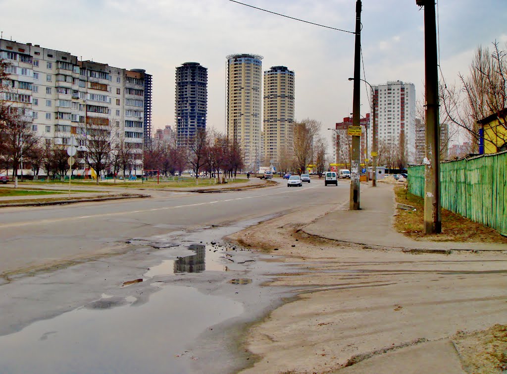 04.04.2012 17:59 Переход улицы Радужной в улицу Петра Вершигоры. by senisi