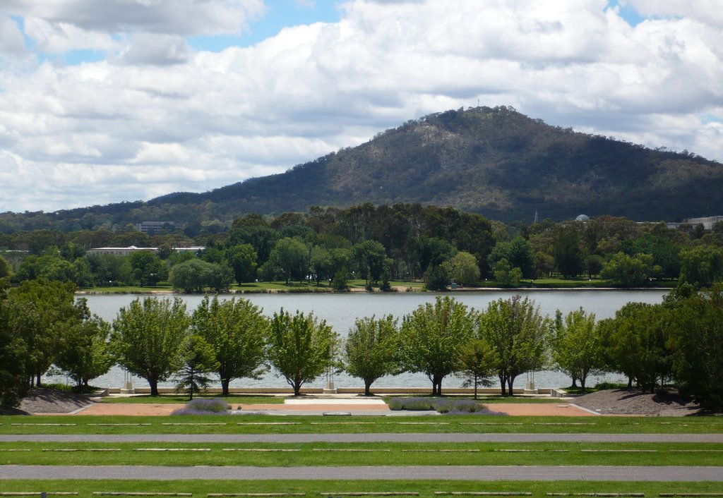 Mt Ainslie by pjon