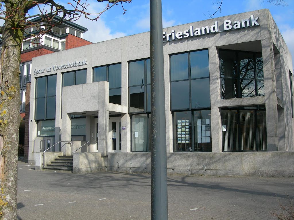 Friesland Bank. Hoelang nog. (BB) by Bayke de Vries