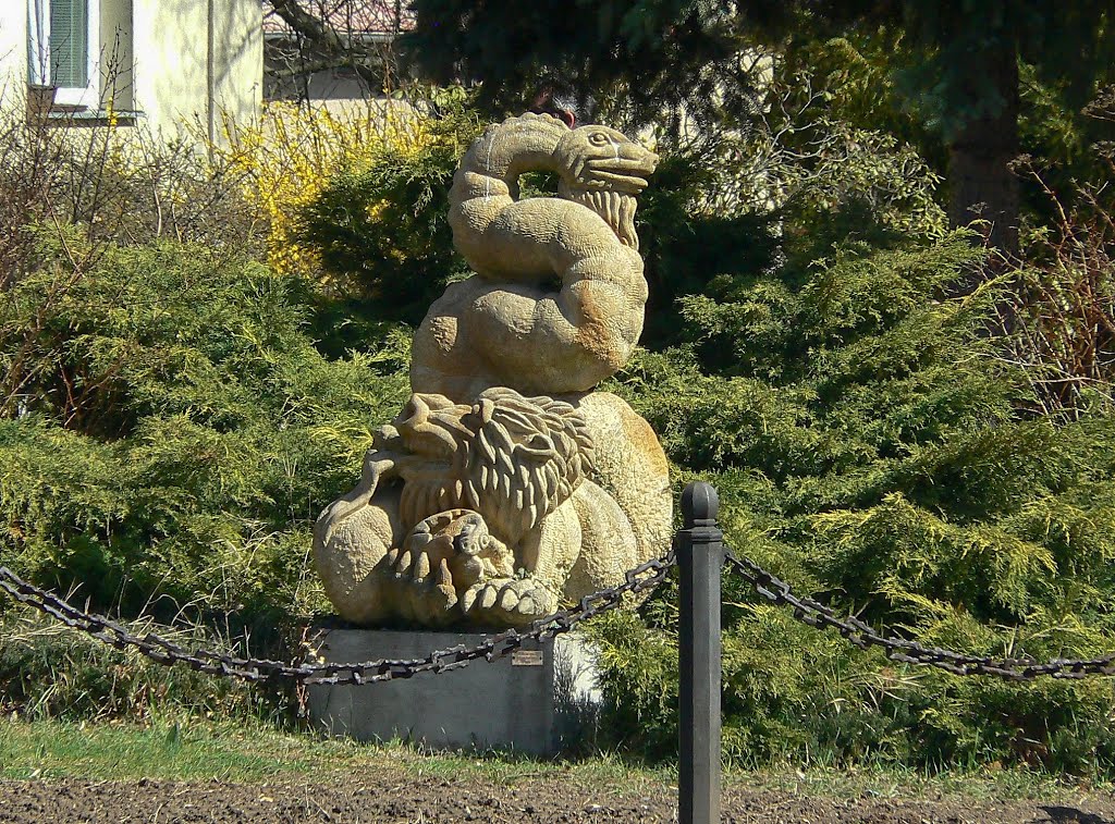 Kadaň (CZ)(dt. Kaaden) - Die Skulptur "Der Löwe im Würgegriff der Schlange" by Thomas Eichler