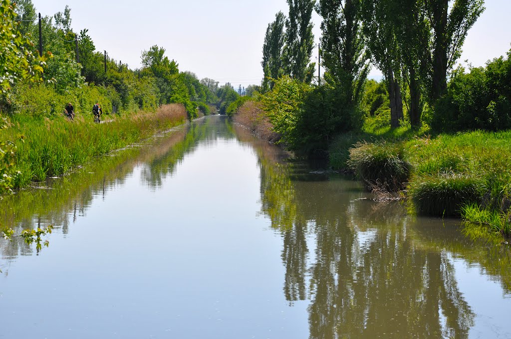 Radweg am Wiener Neustädter Kanal by helium12