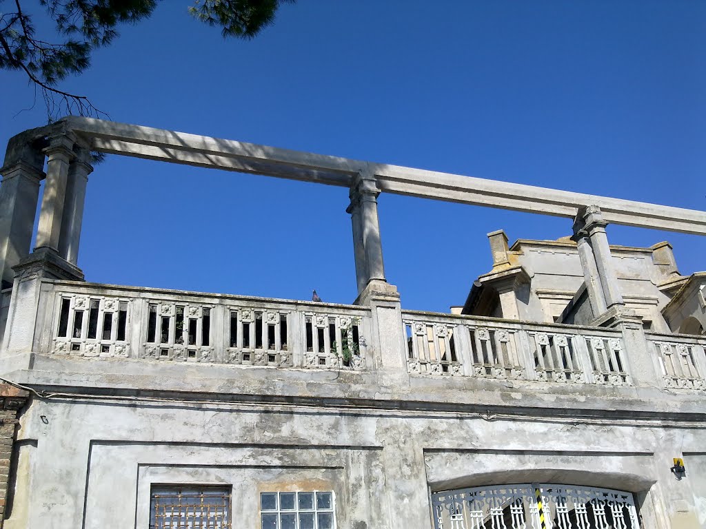 Via Giacomo Leopardi - terrazza in stile by pandeo