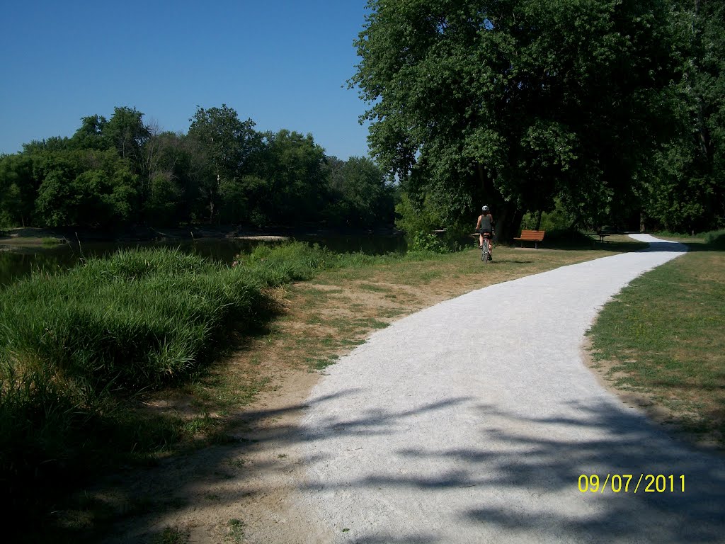 River side track. by jorge luiz fiani bacila