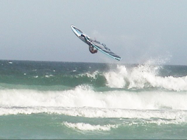 Velejo de windsurf na praia do forte by celovasconsa