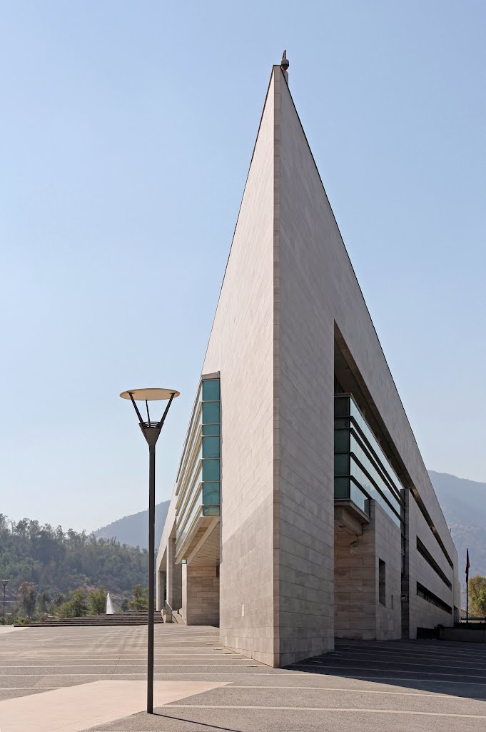 Santiago - Edificio Municipalidad de Vitacura - Arquitectos: Prat Iglesis by Paul Strasser