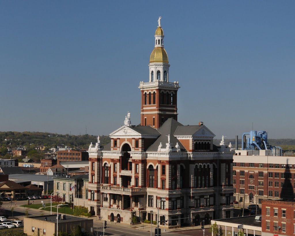 Dubuque Co. Courthouse (1891) Dubuque, IA 4-2012 by TGrier