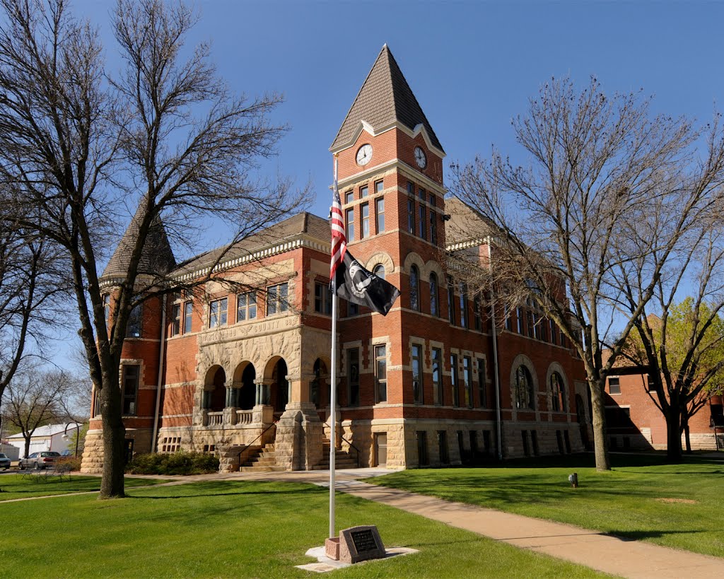 Richland Co. Courthouse (1889) Richland Center, WI 4-2012 by TGrier