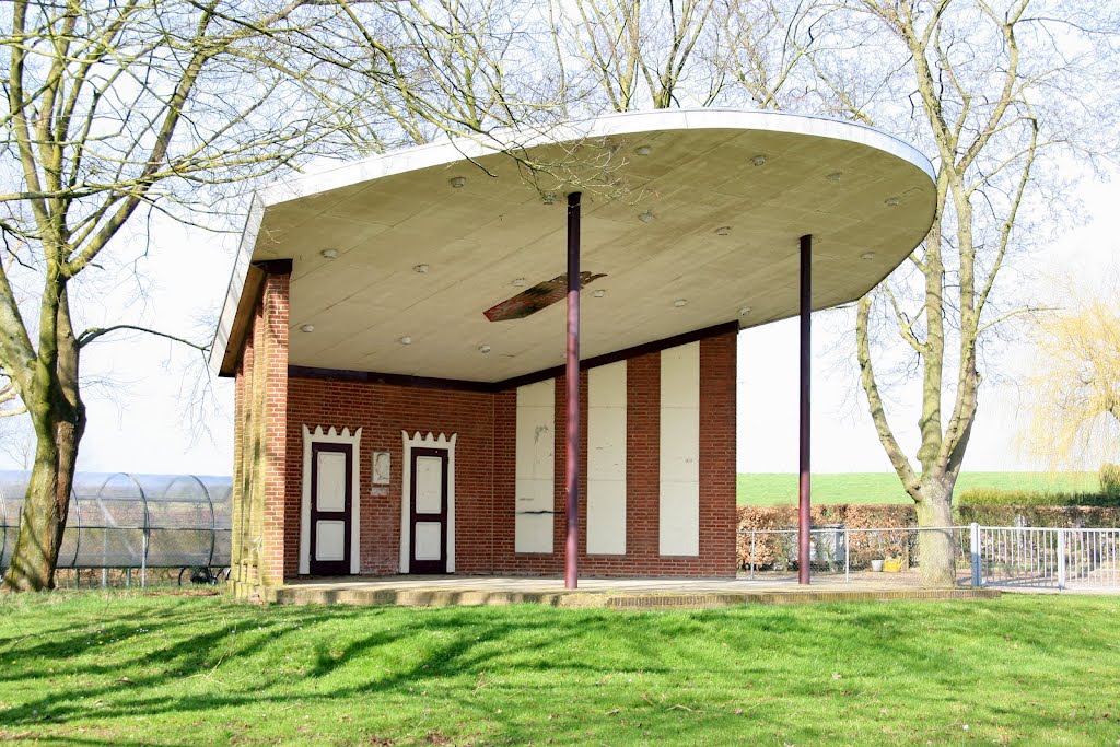 Winssen - Notaris Stephanus Roesstraat : Muziekkiosk by Scholte