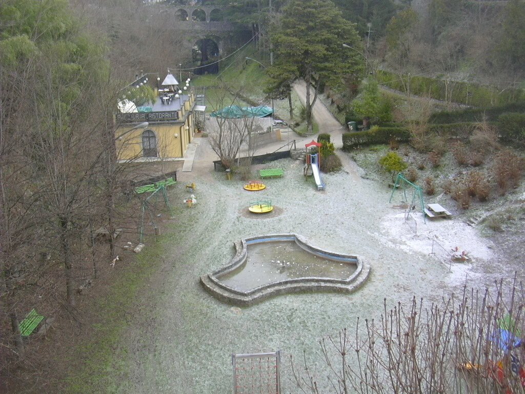 Barga - vista dal ponte - parco giochi 1 by Aligi Michelis