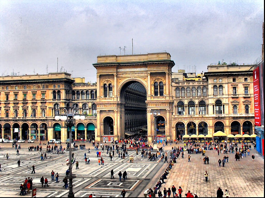 Piazza Duomo Milano by JAAA