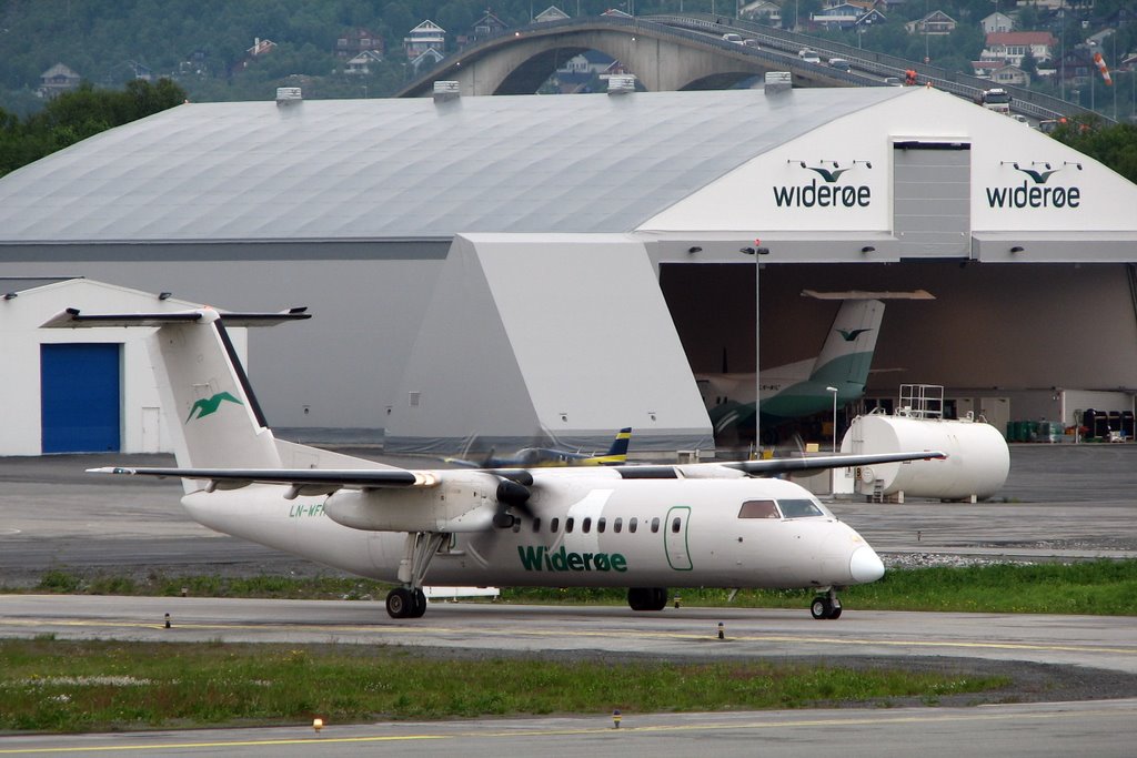 Tromsø Lufthavn - Langnes by dwhphoto