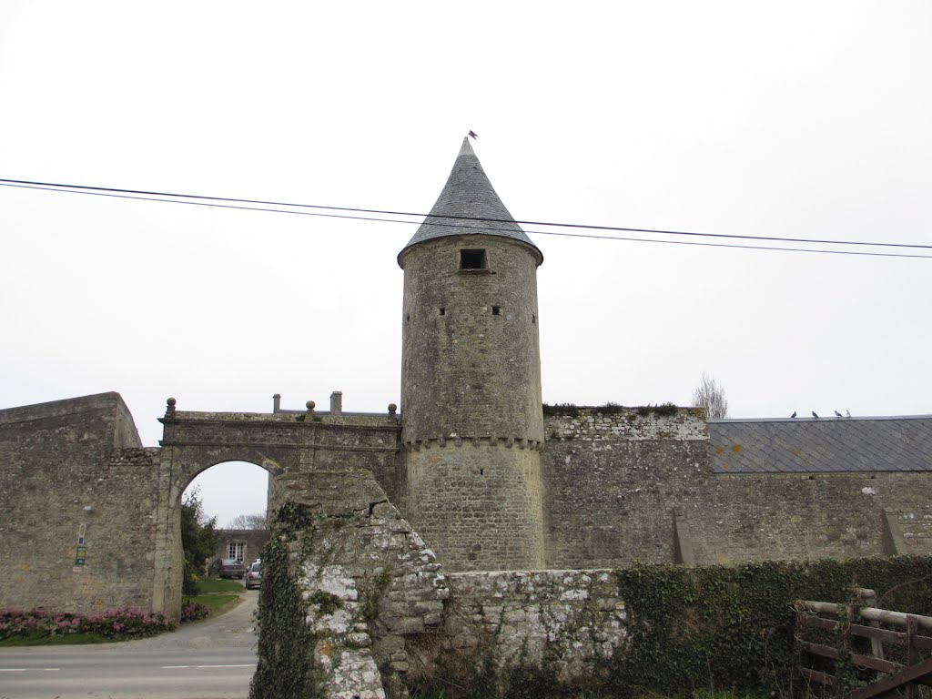 Pigeonnier du manoir de Saint-Pierre à Saint-Pierre-du-Mont (Calvados) by plonevez