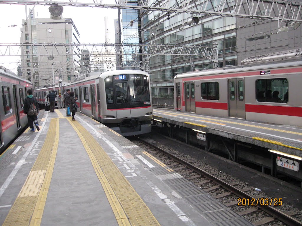 渋谷駅 東急東横線高架ホーム先端 by Oos (ウース)