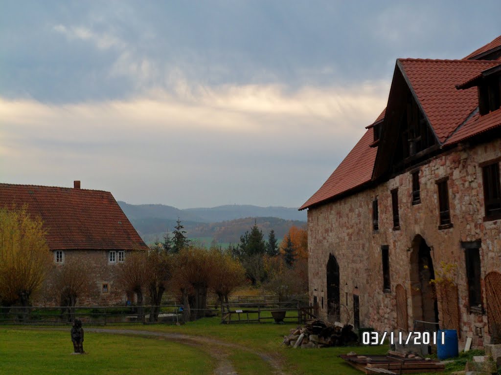 Schloßblick auf die Rhön by uwemetallix