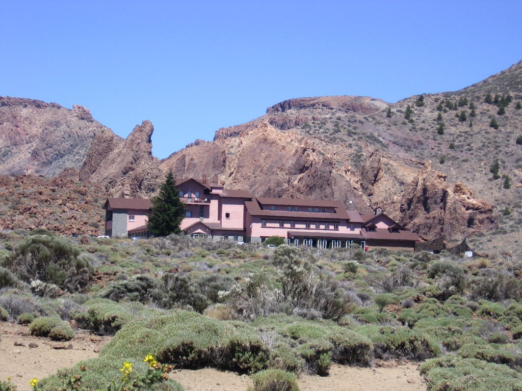 Parador de Canadas del Teide by Michał Niklas