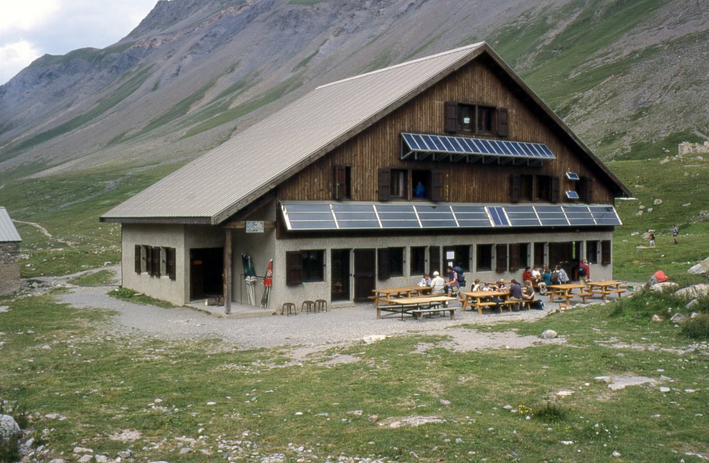 Refuge de l’Alpe de Villar d’Arêne by Giovanni Malinverni