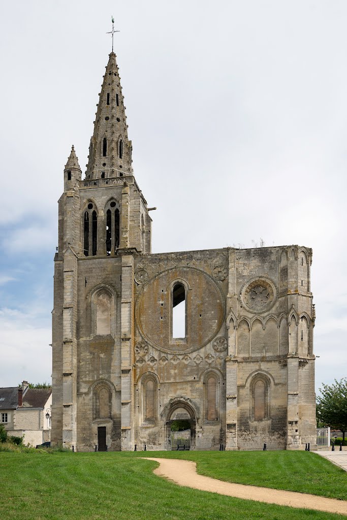 Ruines de la collégiale Saint-Thomas Crépy-en-Valois by Berpiet