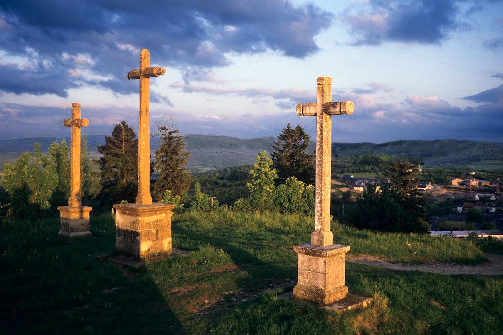 Le calvaire dans la lumière de soir; Château-Chinon (1986) by Joachim Kurze