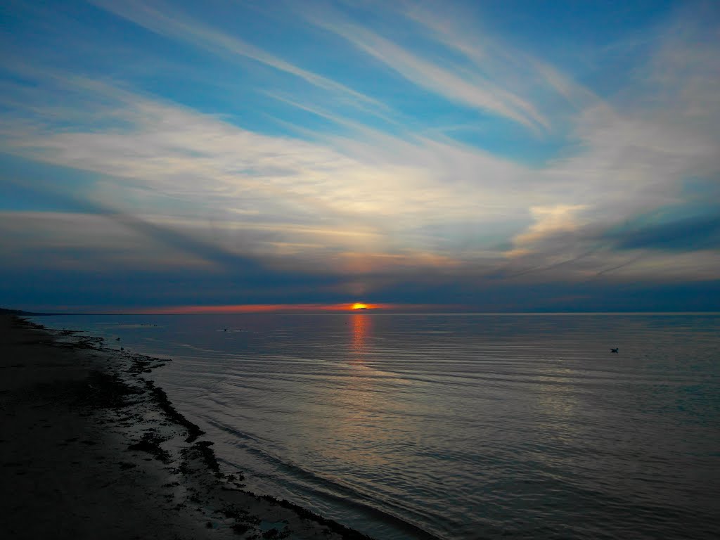 Evening light at the edge of the sea in Jurmala,a star with the name "Sun." / Звезда по имени "Солнце" by Boris_2105