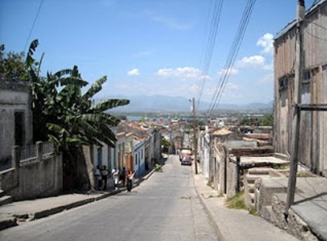 Calle Padre Callejas, Santiago de Cuba by BZT-0333