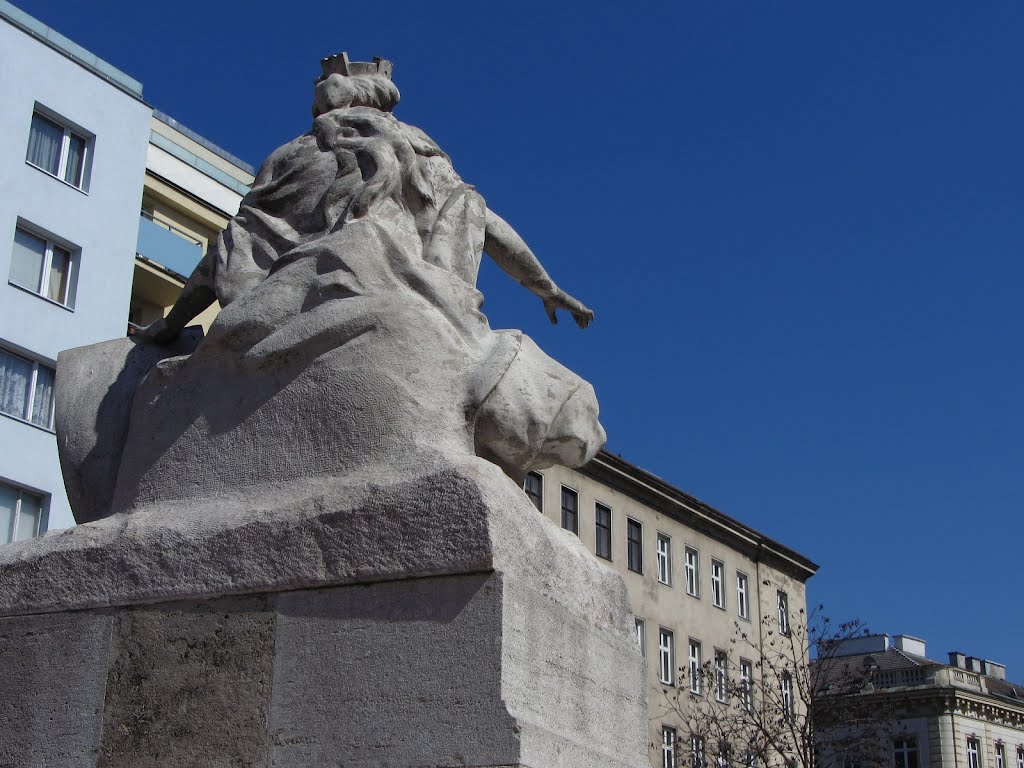 Siebenbrunnenplatz, Statue von hinten by b-gallery