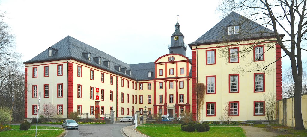 Schloß und Landratsamt in Saalfeld, Thüringen by Klaus Rommel