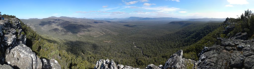 Panorama on the cliff between the balconies and reed's lookout by zhunt