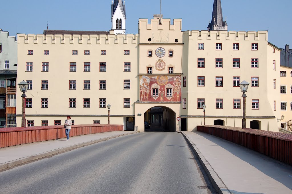 Wasserburg am Inn, Brucktor, Wandmalerei von 1568 by Günther Bogensberger