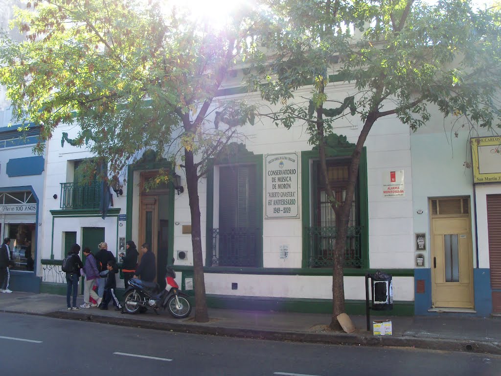 Conservatorio de Música de Morón. by julioballes