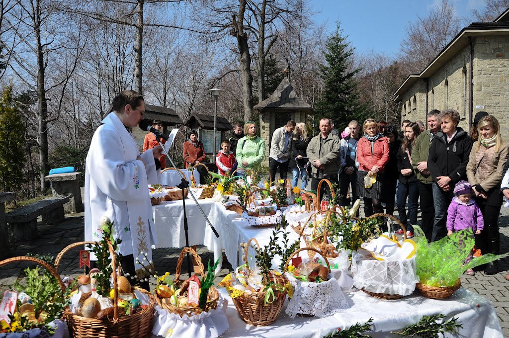 Wielka Sobota- święcenie pokarmów by Małgorzata Kasiewicz