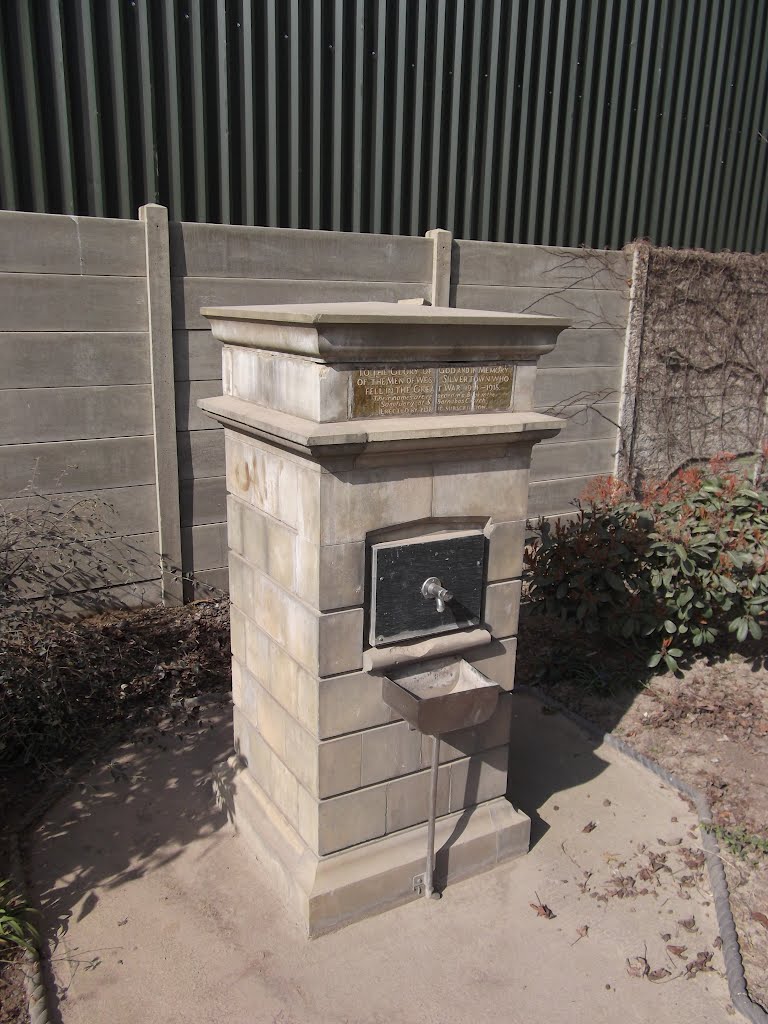 Lyle Park VI, drinking fountain memorial by gordo1958