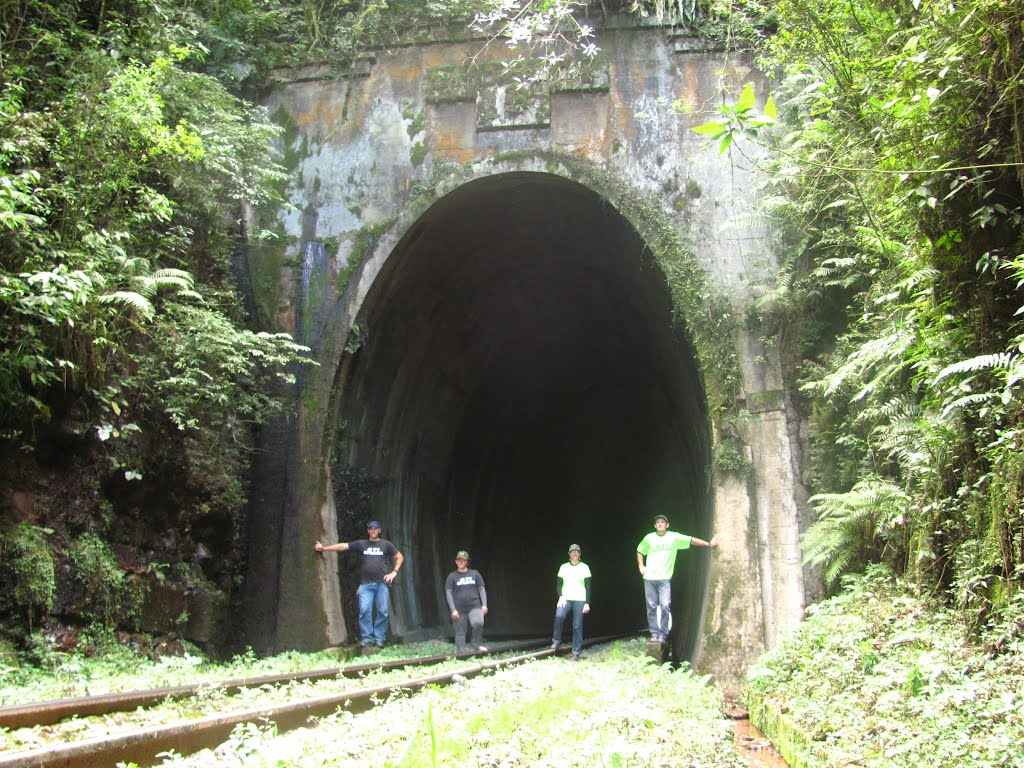 GRUPO GTI NO TÚNEL 20-PONTE ALTA by Sidnei Recco