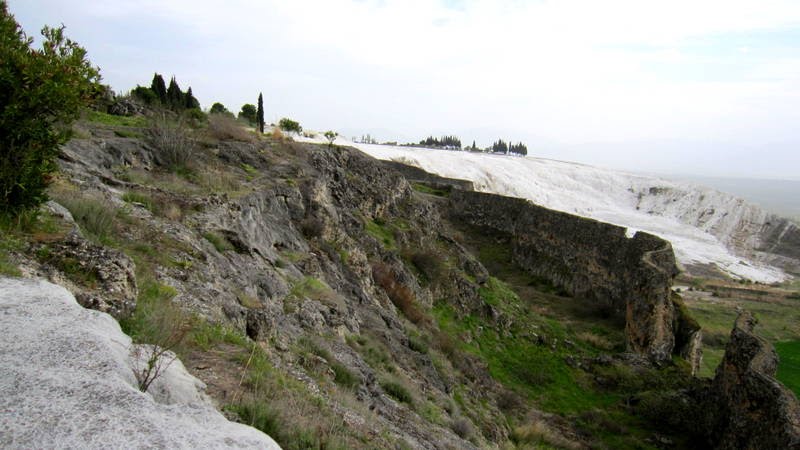 Yamaç ve doğal duvarlar, Pamukkale by Osman Ünlü